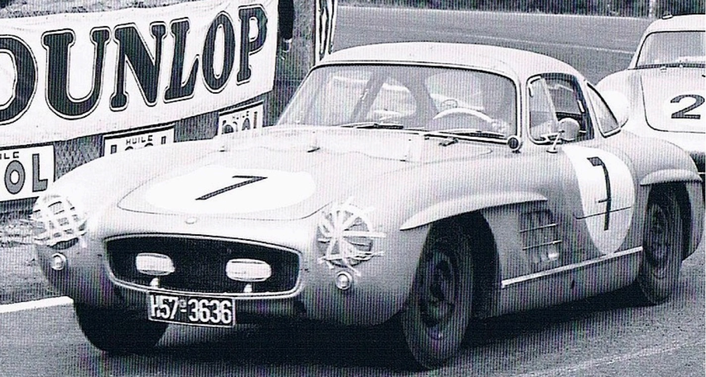 Mercedes-Benz 300 SL Gullwing durante las 24 Horas de Le Mans
